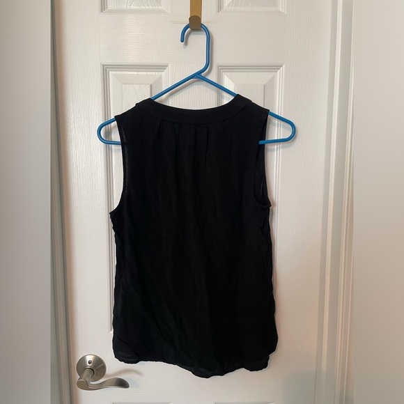 Old Navy Black Light Weight Sleeveless Top - Picture 2 of 4